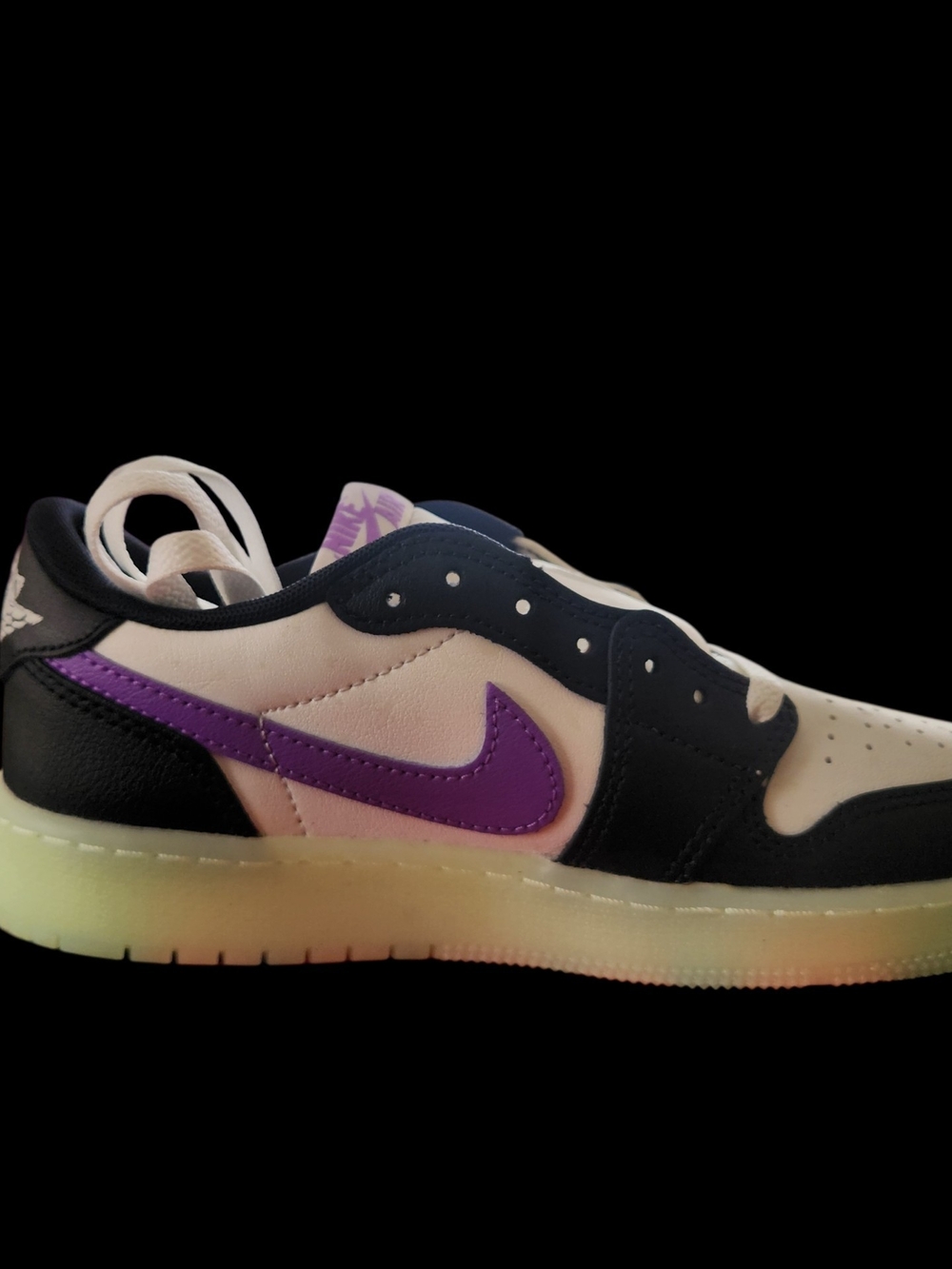 Air Jordan 1 Retro Low OG GS Black Raspberry 5Y (6.5W)